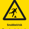 Varningsskylt med symbol för varning för snubbelrisk och texten "Snubbelrisk" samt på engelska "Floor-level obstacle".
