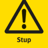 Varningsskylt med symbol för varning för fara och texten "Stup".
