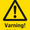 Varningsskylt med symbol för varning för fara och texten "Bräckligt tak".