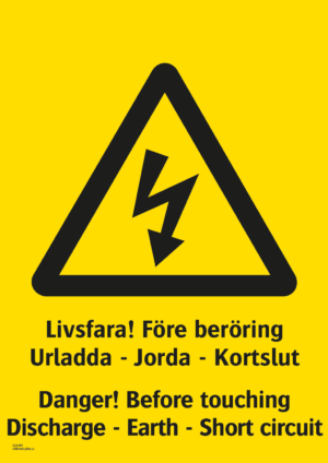 Varningsskylt med symbol för varning för farlig elektrisk spänning och texten "Livsfara Före beröring Urladda - Jorda - Kortslut" samt på engelska "Danger! Before touching Discharge - Earth - Short circuit".