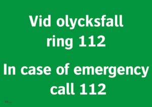 Nödskylt med texten "Vid olycksfall ring 112". "In case of emergency call 112